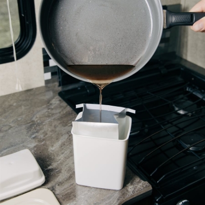 Picture of 42282 Camco Used Cooking Grease Container