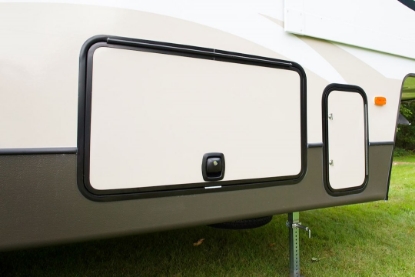Picture of V000418142 Lippert Components Access Door